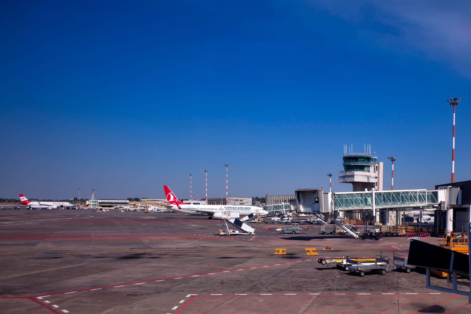 Kein Flugverkehr: Catanias Flughafen bleibt noch geschlossen.