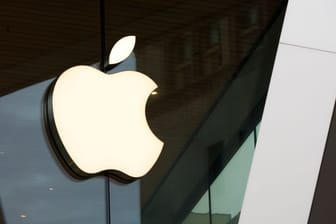 Apple-Logo (Archiv): US-Unternehmen dominieren weiterhin unter den 100 wertvollsten Börsen-Konzernen der Welt.