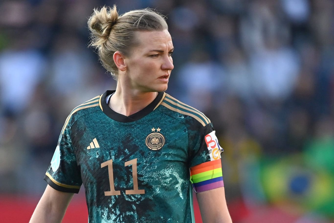 Alexandra Popp: Sie trägt das neue Auswärtstrikot der DFB-Frauen.