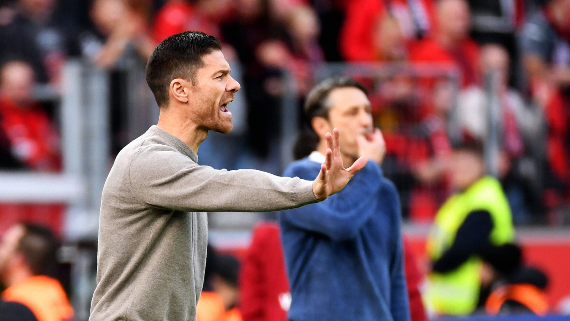 Xabi Alonso (vorne): Er ist seit Oktober 2022 Trainer in Leverkusen.
