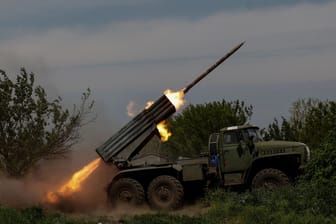Raketensystem in der Ukraine (Archivbild): Kiew will offenbar Artillerie an die Grenze zur Krim bringen.