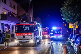 Feuerwehreinsatz in der Hauptstrasse im Esslinger Stadtteil Zell: Die Feuerwehr Esslingen, die mit acht Fahrzeugen vor Ort war, hatte den Brand schnell im Griff.