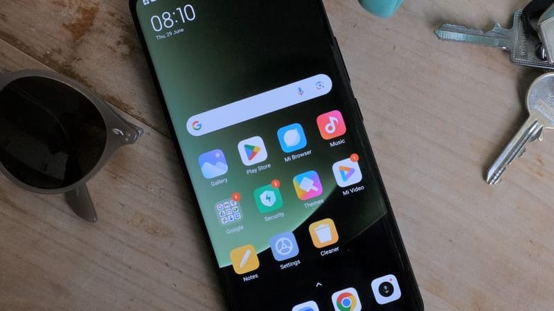 Im Xiaomi 13 Ultra stecken ein Top-Prozessor viel Arbeitsspeicher und ein Akku mit hoher Kapazität.