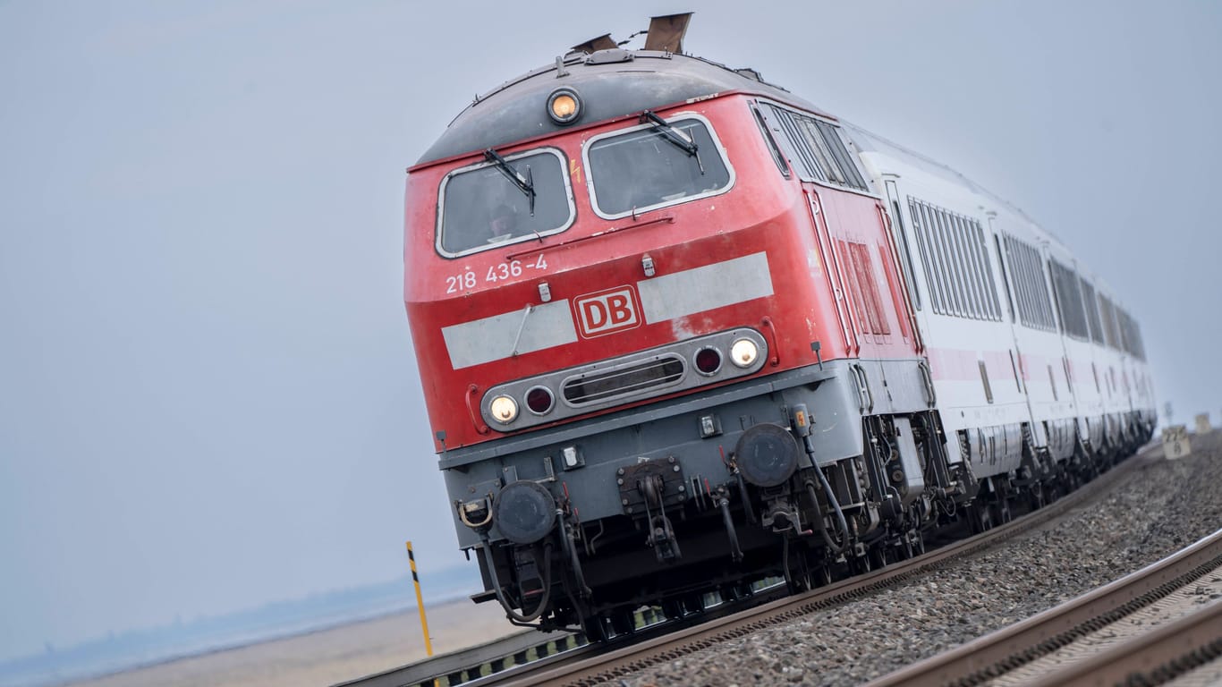 Zug in Schleswig-Holstein (Archivfoto): Im Norden kommt es am Morgen zu zahlreichen Problemen.