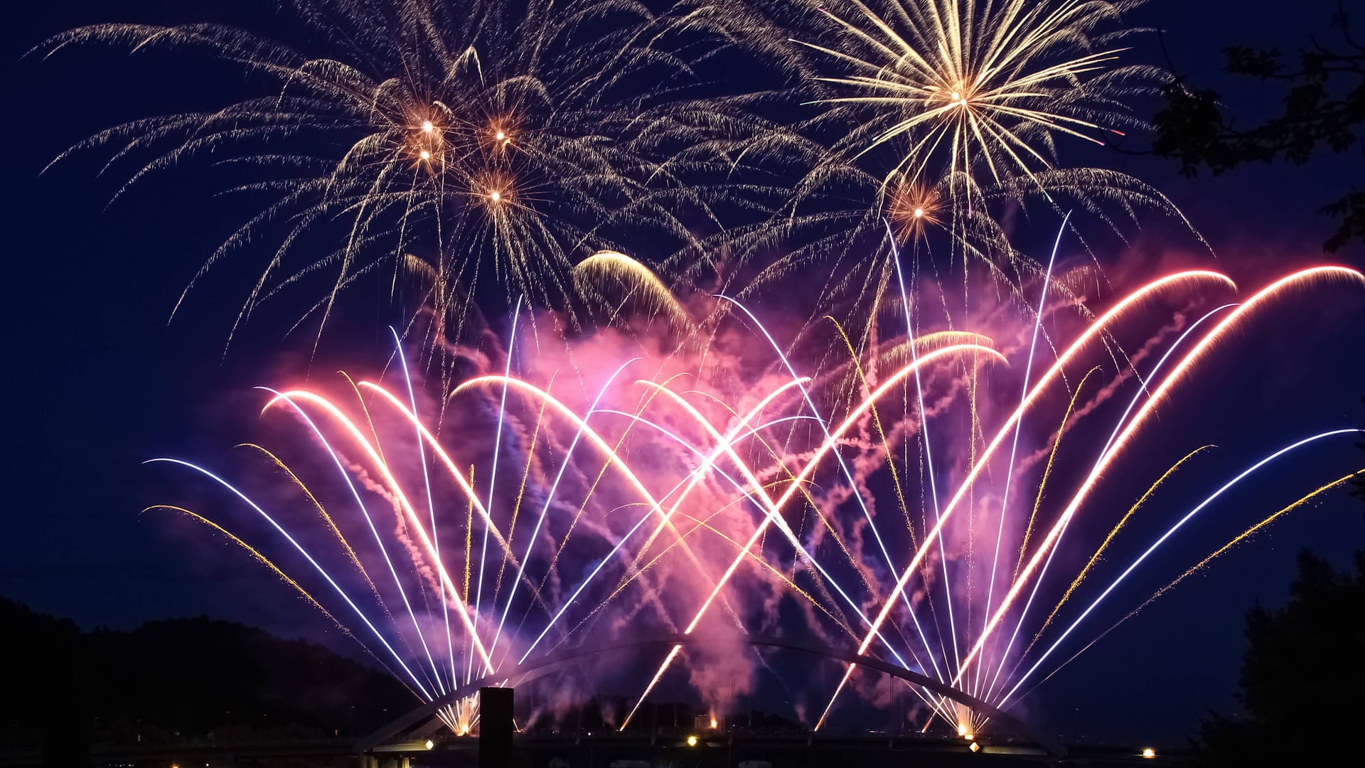 "Donau in Flammen" (Archivbild): Bei dem Fest sind 19 Menschen verletzt worden. "Donau in Flammen" (Archivbild): Bei dem Fest sind 19 Menschen verletzt worden.