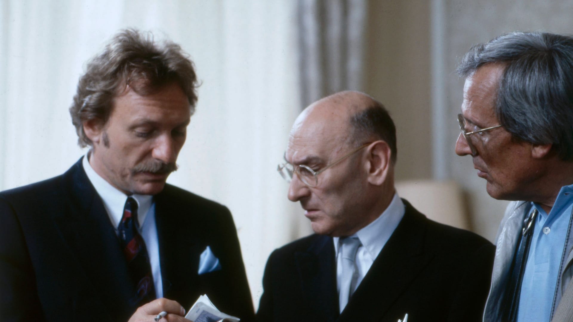 Franz Xaver Kroetz, Rudolf Wessely und Dieter Hildebrandt (von links) in Kir Royal (Archivbild): Kaum etwas verkörpert die für ihre Eitelkeit bekannte Münchner Schickeria so wie die Fernsehserie aus den Achtzigern.