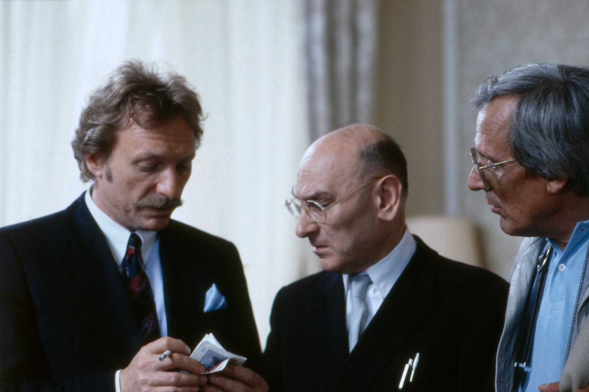 Franz Xaver Kroetz, Rudolf Wessely und Dieter Hildebrandt (von links) in Kir Royal (Archivbild): Kaum etwas verkörpert die für ihre Eitelkeit bekannte Münchner Schickeria so wie die Fernsehserie aus den Achtzigern.