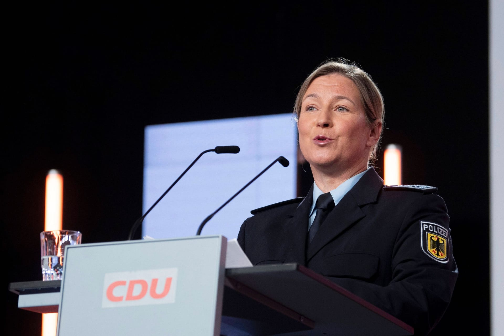 Claudia Pechstein, Eisschnellläuferin und Polizistin (Archivbild): Sie sorgte mit einem Auftritt in Uniform für Aufregung.