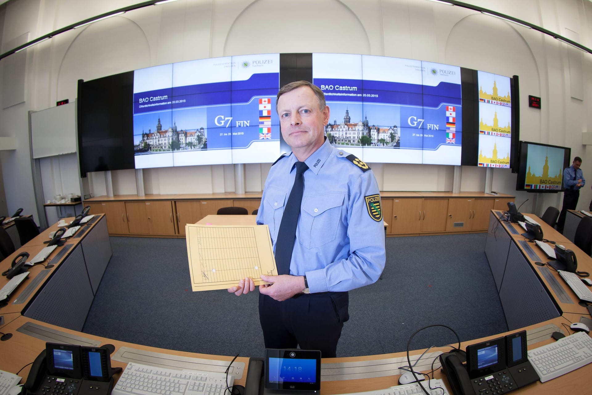 Polizeipräsident Ulrich Bornmann in neuen Führungsstab der Polizeidirektion Dresden auf der Schießgasse. (2015)