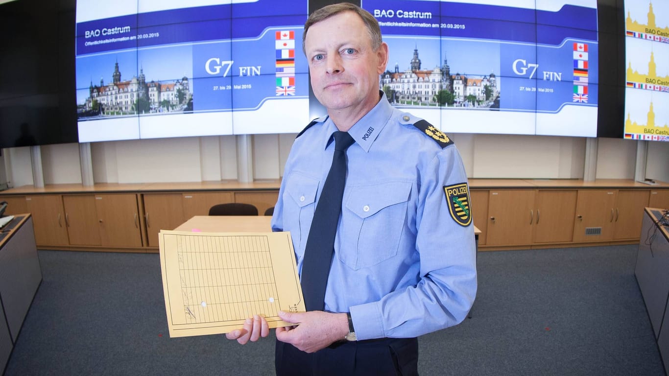 Polizeipräsident Ulrich Bornmann in neuen Führungsstab der Polizeidirektion Dresden auf der Schießgasse. (2015)