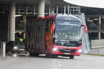 Ein Mannschaftsbus des FC Bayern (Symbolbild): Verletzt wurde bei dem Unfall in München niemand.
