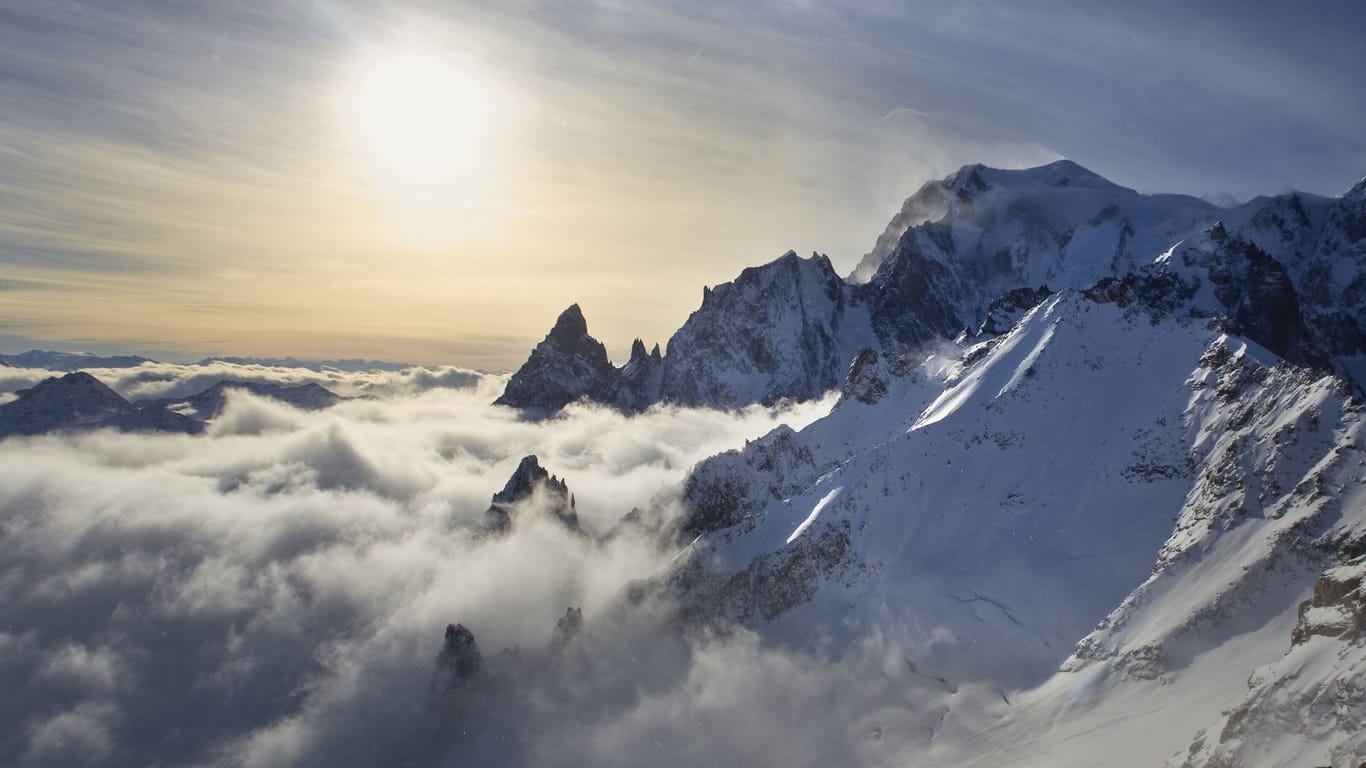 Der Aiguille Noire de Peuterey im Mont-Blanc-Massiv: Hier verunglückte ein deutscher Bergsteiger am Samstag.