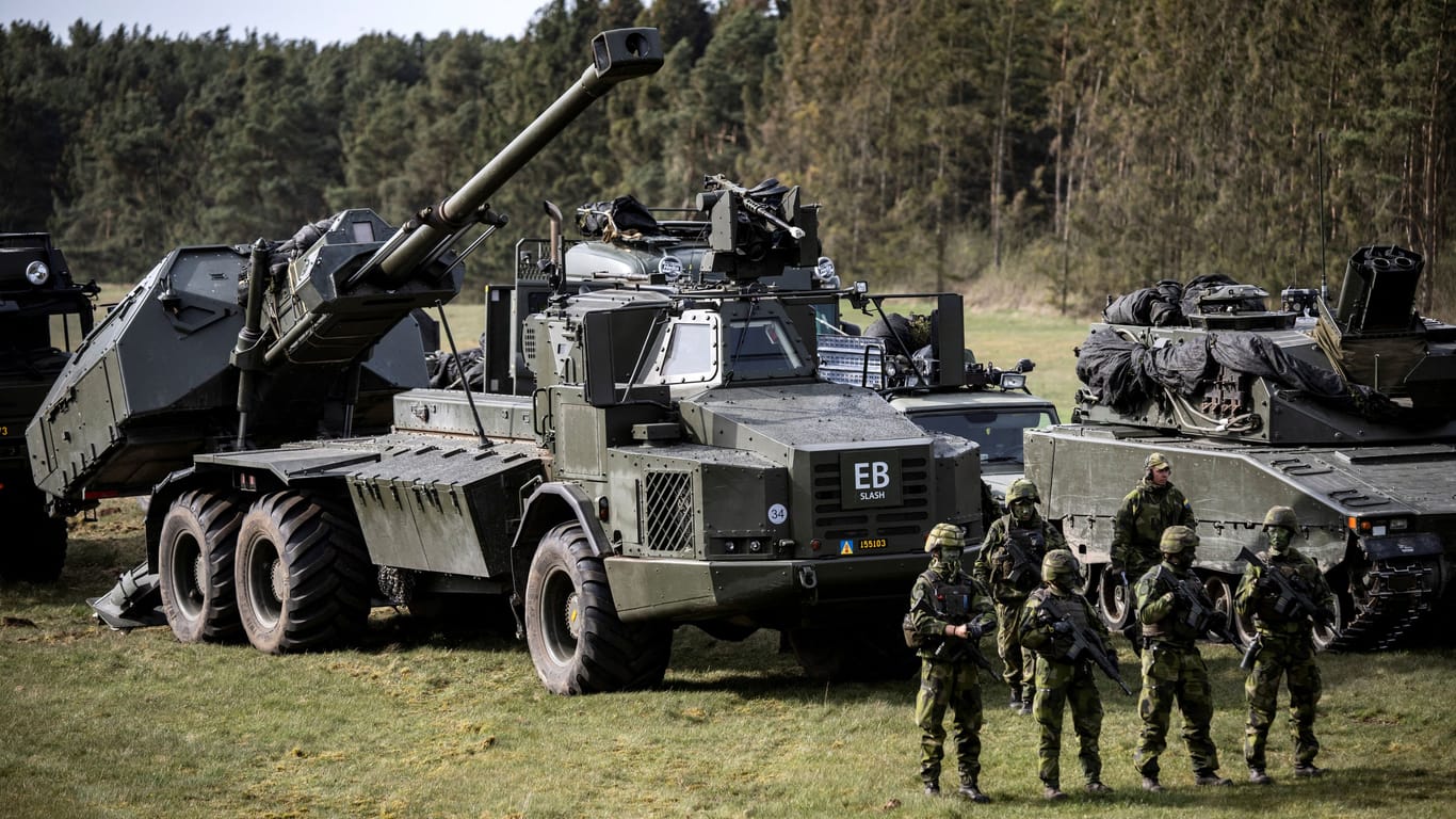 Ein schwedisches Archer-Artilleriesystem (Archivbild). Die 155mm-Haubitzen sollen auch der Ukraine im Kampf gegen Russland helfen.
