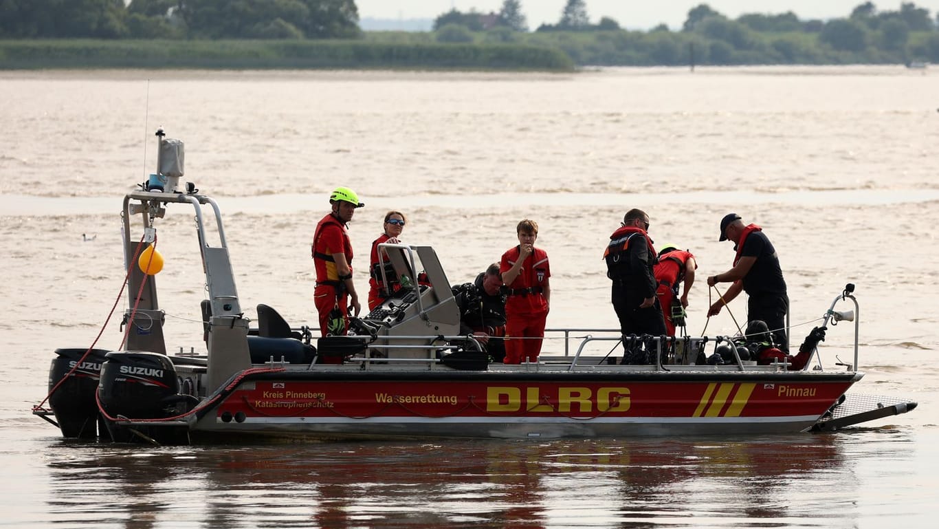 Rettungseinsatz an der Elbe