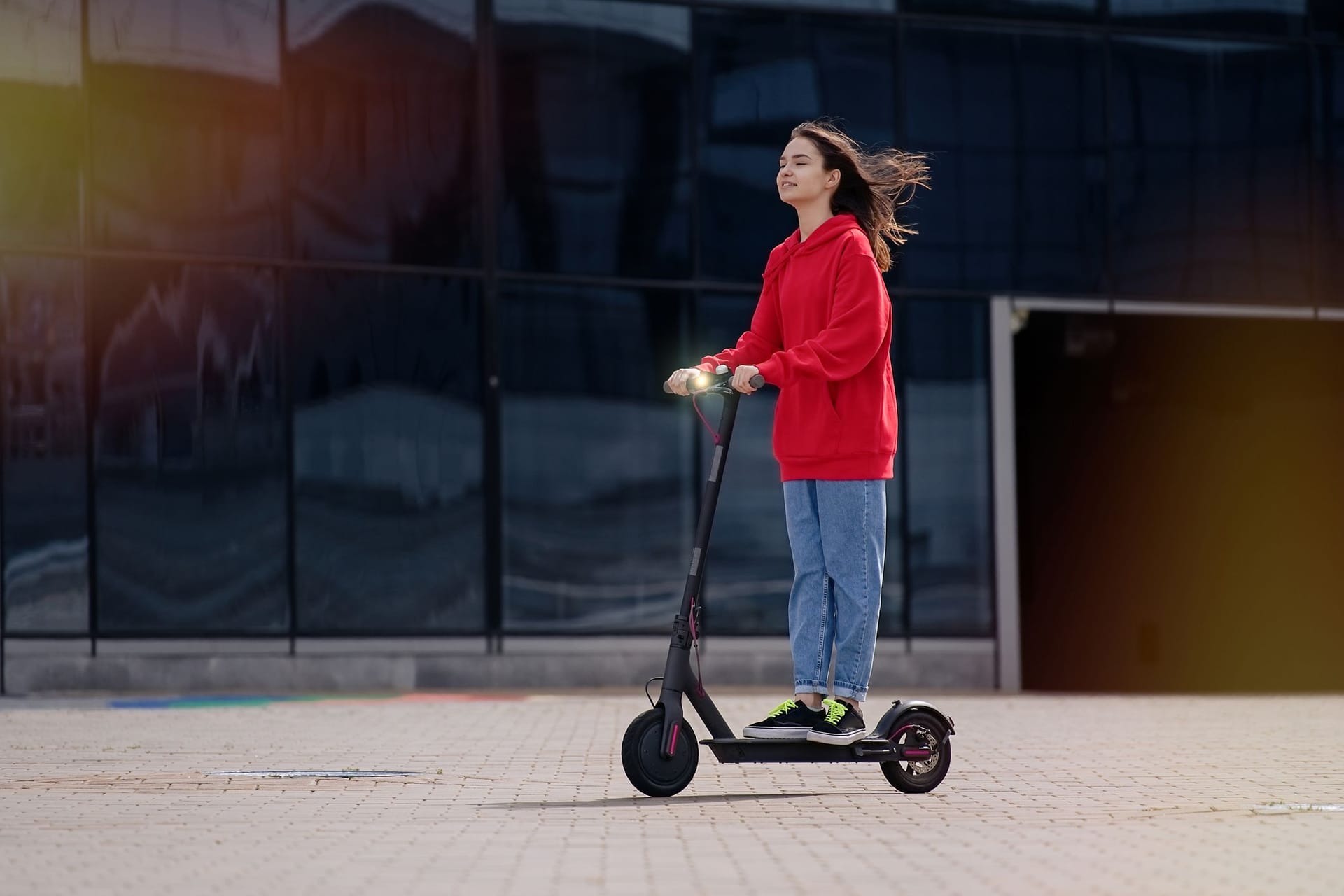 E-Scooter und Fahrrad sind für Kinder und Jugendliche eine gute Möglichkeit, mehr Unabhängigkeit zu gewinnen.