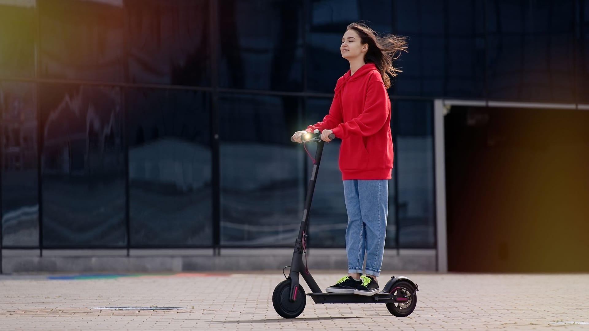 E-Scooter und Fahrrad sind für Kinder und Jugendliche eine gute Möglichkeit, mehr Unabhängigkeit zu gewinnen.