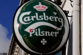 Die dänische Brauerei Carlsberg (Archivbild): Das Unternehmen wurde eigenen Angaben zufolge nicht über das Präsidentendekret informiert.