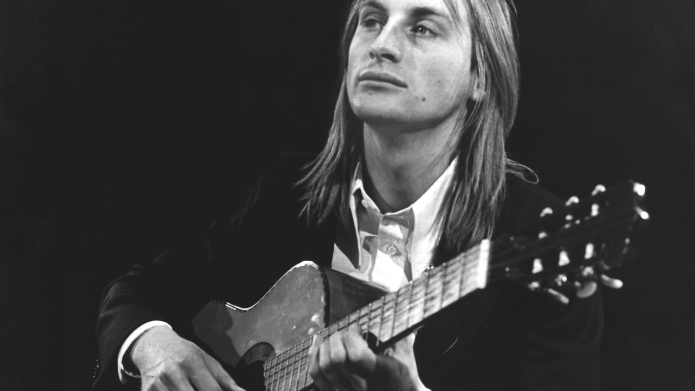 Otto Waalkes mit Gitarre bei der Aufzeichnung seines ersten Fernsehauftritts im Mai 1973.