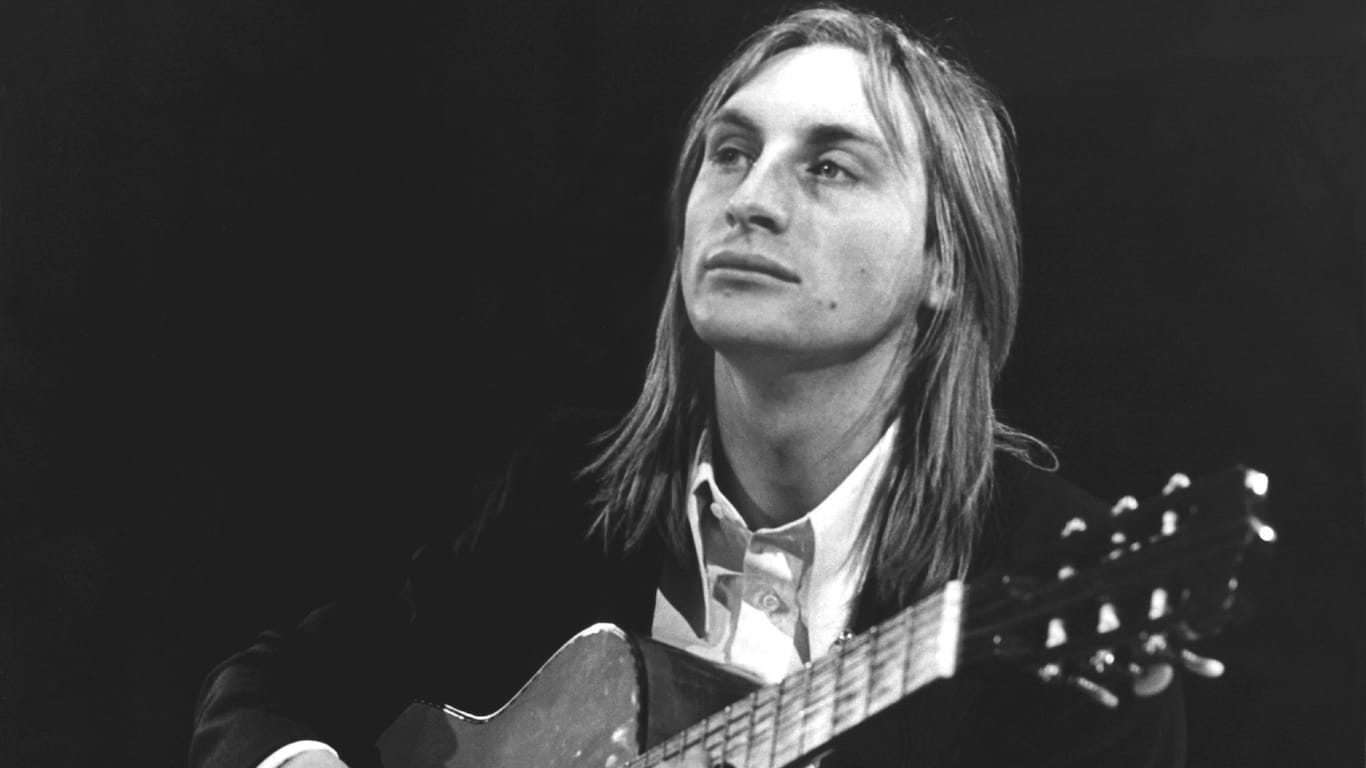 Otto Waalkes mit Gitarre bei der Aufzeichnung seines ersten Fernsehauftritts im Mai 1973.