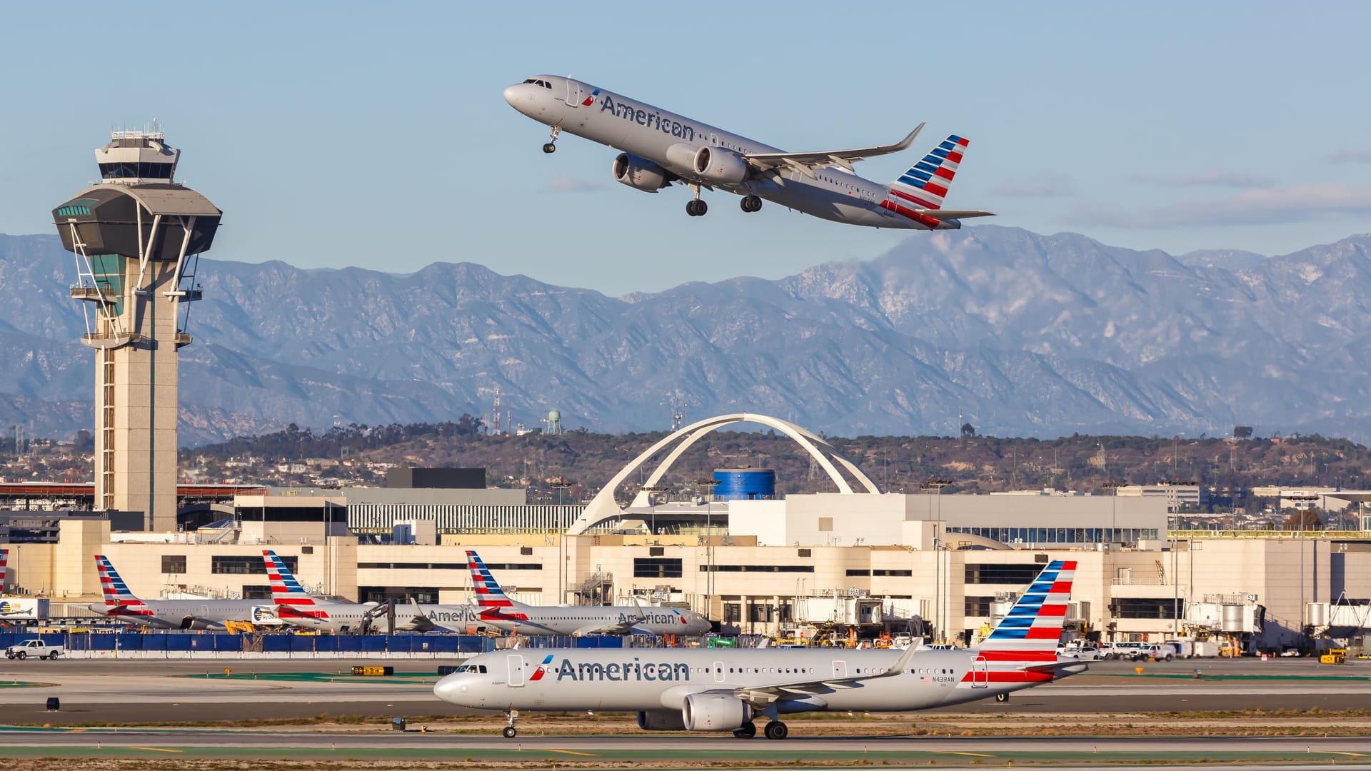 Flugzeuge am Flughafen in Los Angeles (Archivbild): Der Student legte mehr als 1.000 Kilometer am Tag zurück.