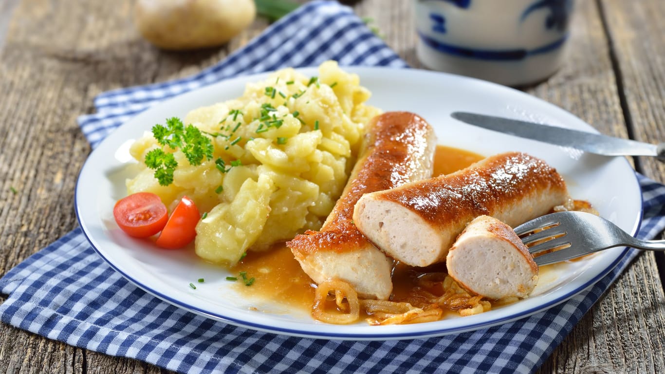 Kartoffelsalat ist eine der beliebtesten Beilagen in Deutschland.