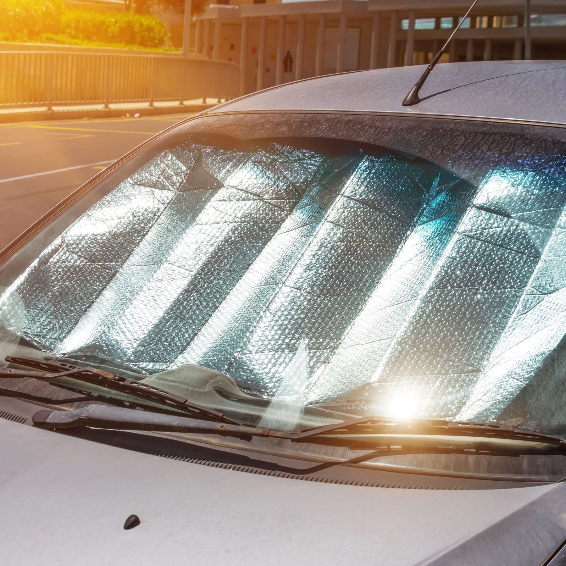 Aldi-Angebot gegen Hitze im Auto: Sonnenschutz für die Frontscheibe
