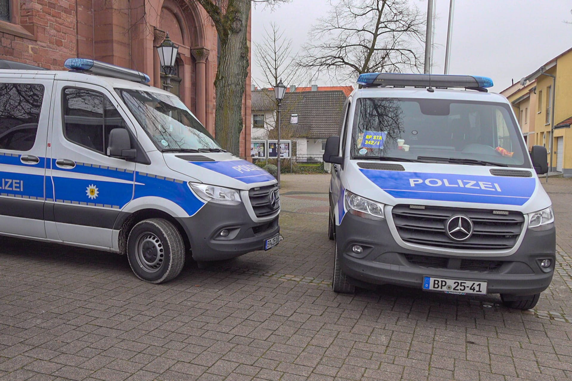 Fahrzeuge der Bundespolizei (Symbolbild): Die Bundespolizei warnt, bei den gefährlichen Schleusungen stünde teils das Leben der Migranten auf dem Spiel.