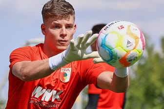 Finn Dahmen: Der Torwart des FC Augsburg träumt von der Nationalmannschaft.