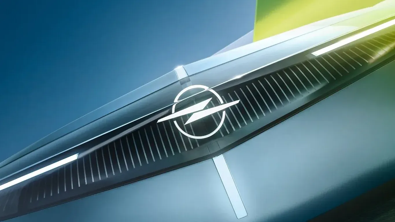 Opel Experimental: Mit dieser Studie will die Marke im Herbst einen Ausblick auf das künftige Design von E-Autos geben.