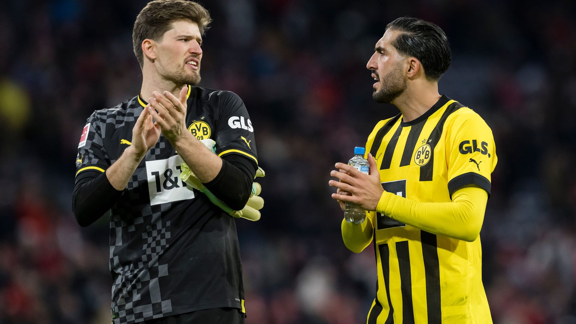 Neuer BVB-Kapitän: Emre Can (r.) und Torhüter Gregor Kobel (Archivbild).