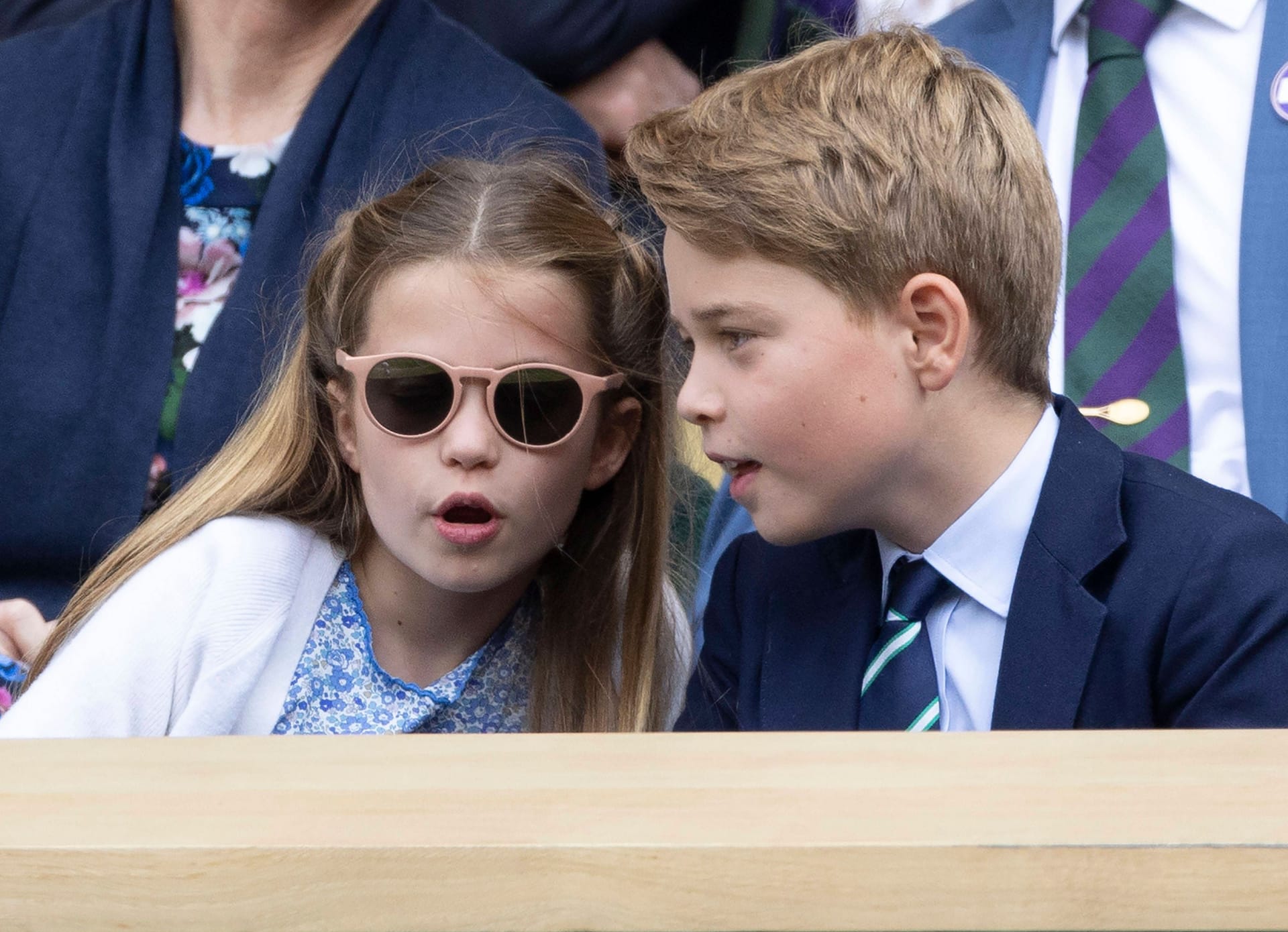 Charlotte und George: Die beiden verfolgten zusammen das Spiel.