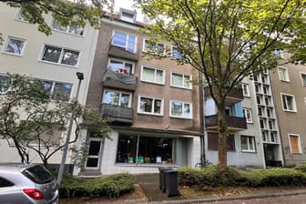 Die Fassade einer Polizeiwache in Essen (Archivbild): Ein Mann beichtete am Dienstag die TΓΆtung einer Frau. Die Fassade einer Polizeiwache in Essen (Archivbild): Ein Mann beichtete am Dienstag die TΓΆtung einer Frau.