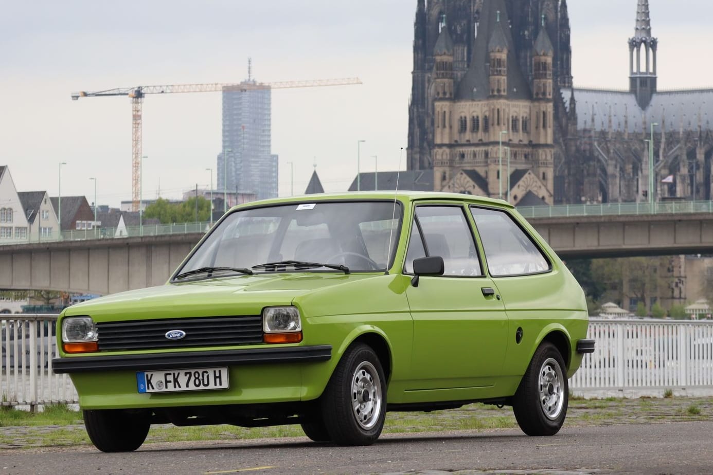 Kölner Wahrzeichen: Der Ford Fiesta gehört seit Jahrzehnten zur Domstadt.