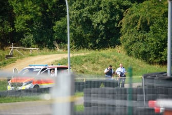 Die Polizei untersucht die Unfallstelle auf dem Verkehrsübungsplatz Birkhau (Archiv): Anfang der Woche war bereits ein 53-Jähriger Fahrtrainer ums Leben gekommen.