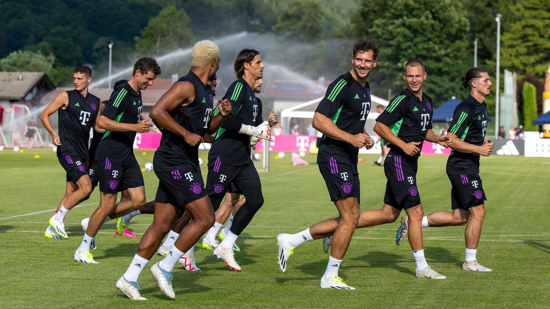 Marcel Sabitzer, Leon Goretzka, Joshua Kimmich und Co. (v.r.): Die Stars des FC Bayern stehen beim Trainingslager am Tegernsee unter Beobachtung.