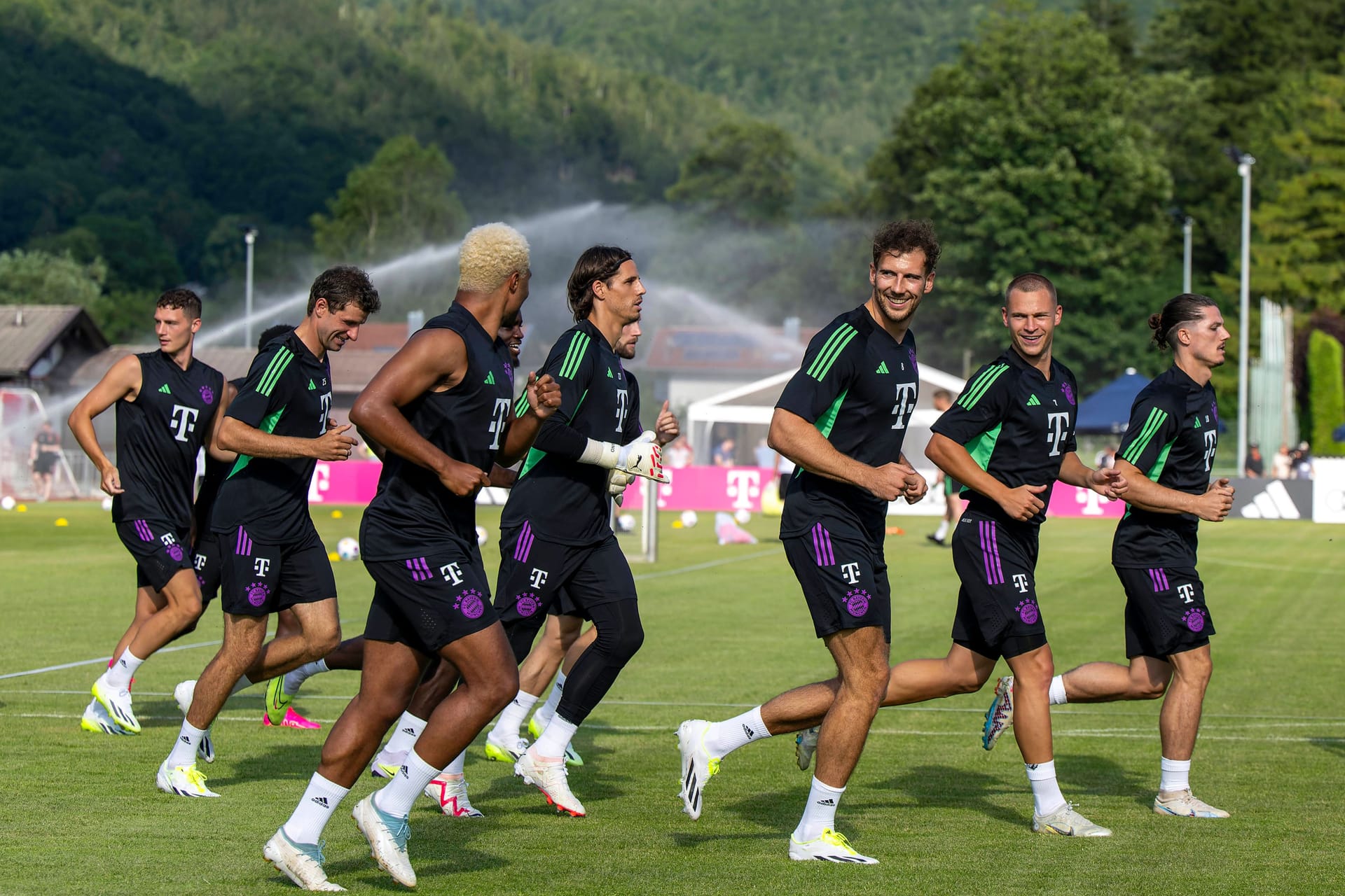 Marcel Sabitzer, Leon Goretzka, Joshua Kimmich und Co. (v.r.): Die Stars des FC Bayern stehen beim Trainingslager am Tegernsee unter Beobachtung.