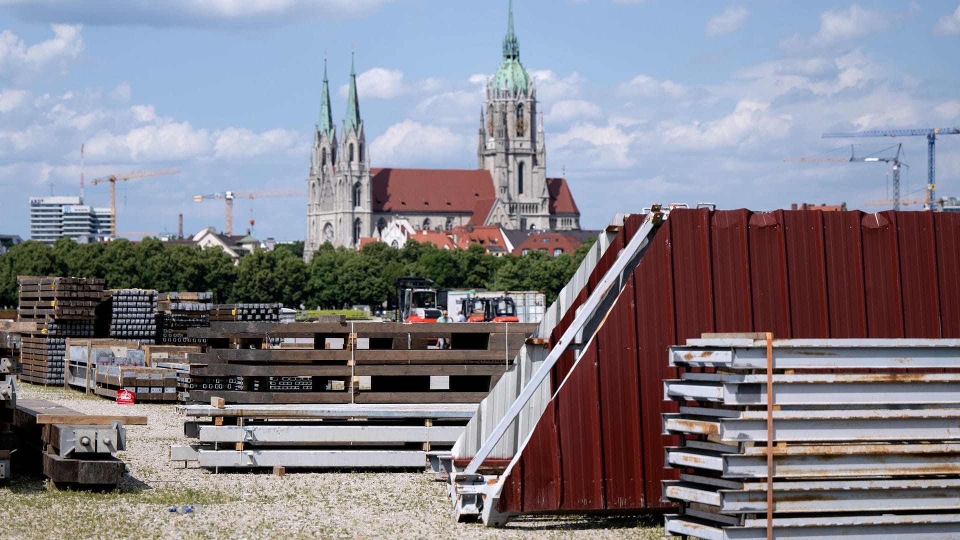 Aufbau Oktoberfest 2023