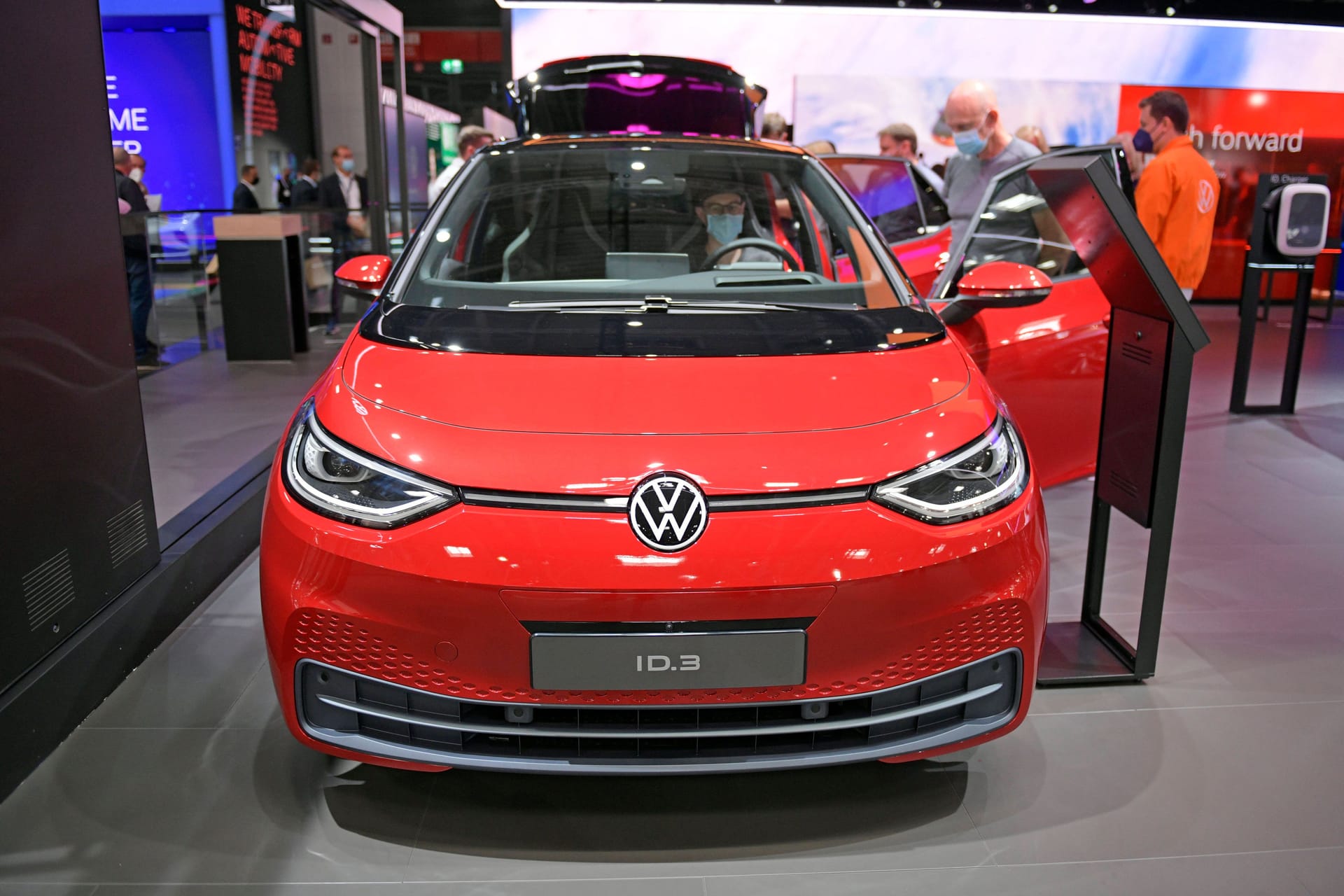 VW ID.3 (Archivbild): Der Privatkundenmarkt von Volkswagen-Elektroautos bricht ein. VW ID.3 (Archivbild): Der Privatkundenmarkt von Volkswagen-Elektroautos bricht ein.