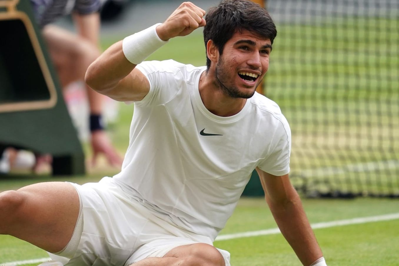 Überglücklich: Carlos Alcaraz nach dem Finalerfolg über Novak Djokovic.