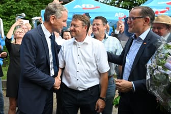 Robert Sesselmann: Nachdem dem AfD-Politiker die Partei-Oberen Björn Höcke und Tino Chrupalla schon zur Wahl zum Landrat in Sonneberg gratuliert hatten, ist jetzt klar, dass der AfD-Politiker das Amt auch ausführen darf.