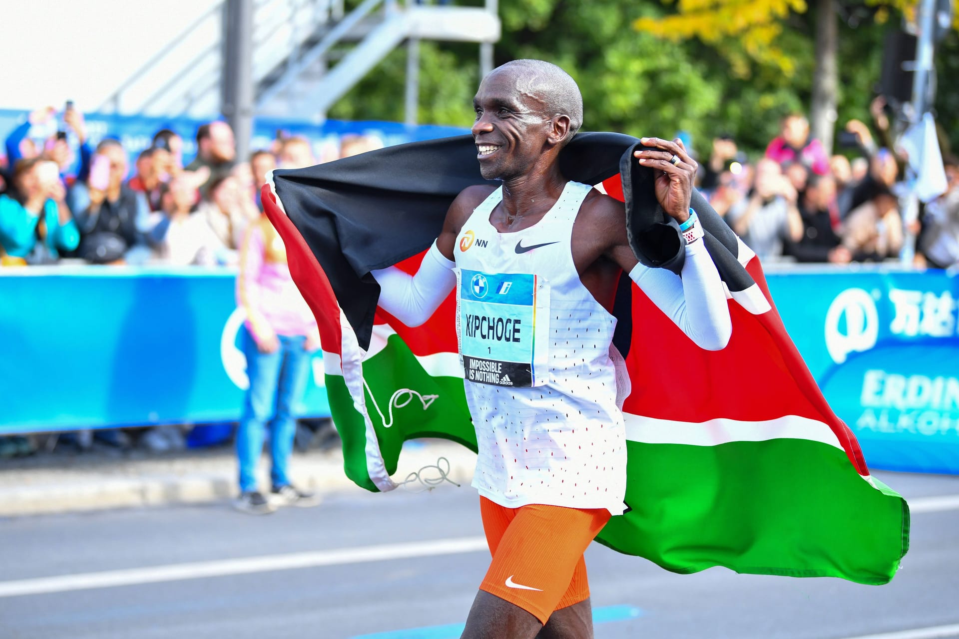 Marathon-Superstar Eliud Kipchoge nach seinem Sieg beim Berlin-Marathon 2022: