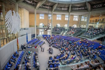 Das Bundestagsplenum am Donnerstag: Zwei Gesetzentwürfe zur Sterbehilfe wurden vom Parlament abgelehnt.