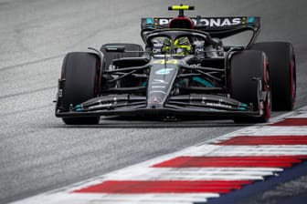 Lewis Hamilton in seinem Mercedes-Boliden: Im Jahr 2024 wird er wohl auch dreimal am Samstag zum Einsatz kommen.