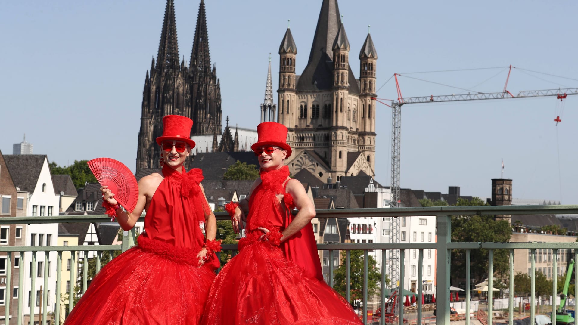 Die Deutzer-Brücke, mit der Altstadt als Kulisse, war ein beliebtes Fotomotiv.