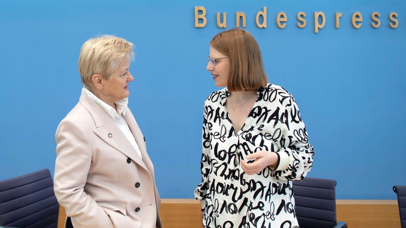 Renate Künast (Grüne, links) und Katrin Helling-Plahr (FDP, rechts): Die beiden Parlamentarierinnen wollen eine liberalere Regelung für die Selbsttötung.