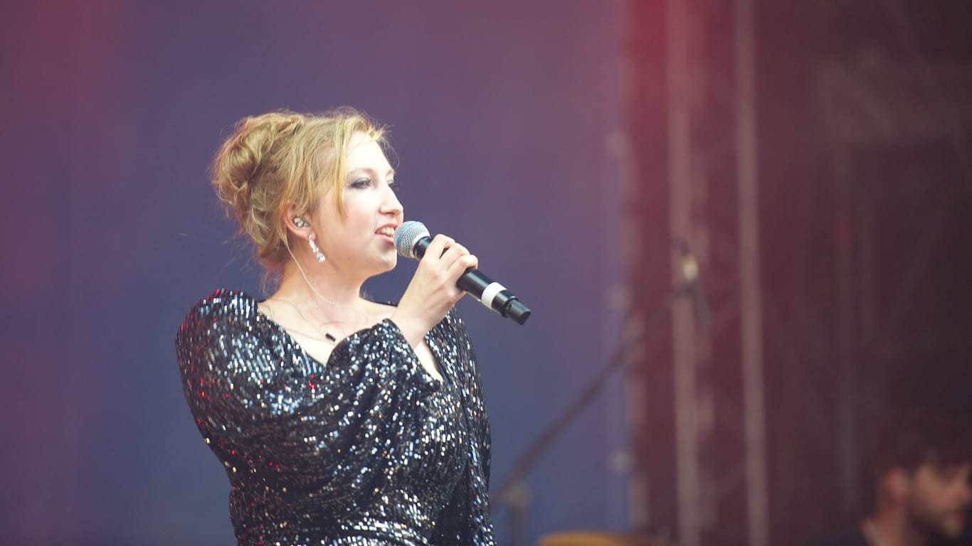 Sängerin Miu beim NDR Festival 2022 (Archivbild): Die Sängerin konnte nicht als Support Act für Joe Bonamassa auftreten.