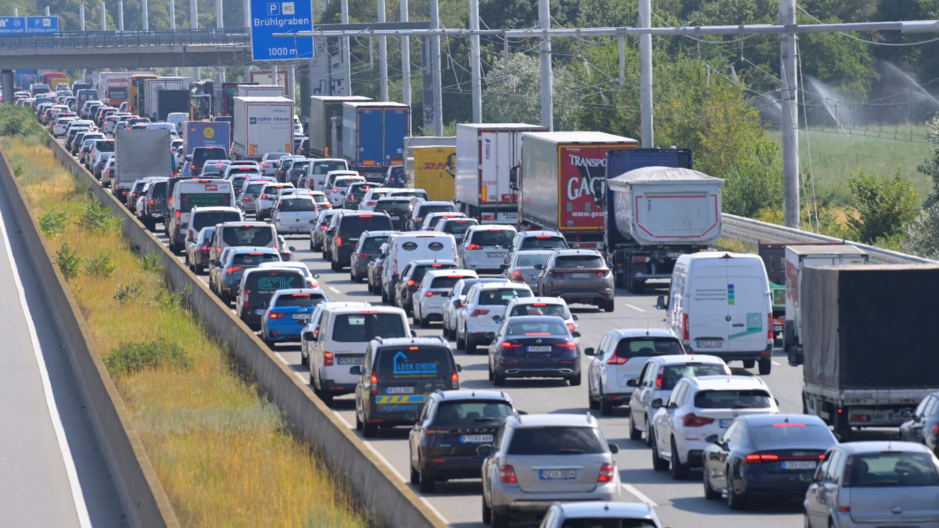 Überall Ferien: In den meisten Bundesländern sind die Schulen geschlossen. Das macht sich auf den Autobahnen bemerkbar.