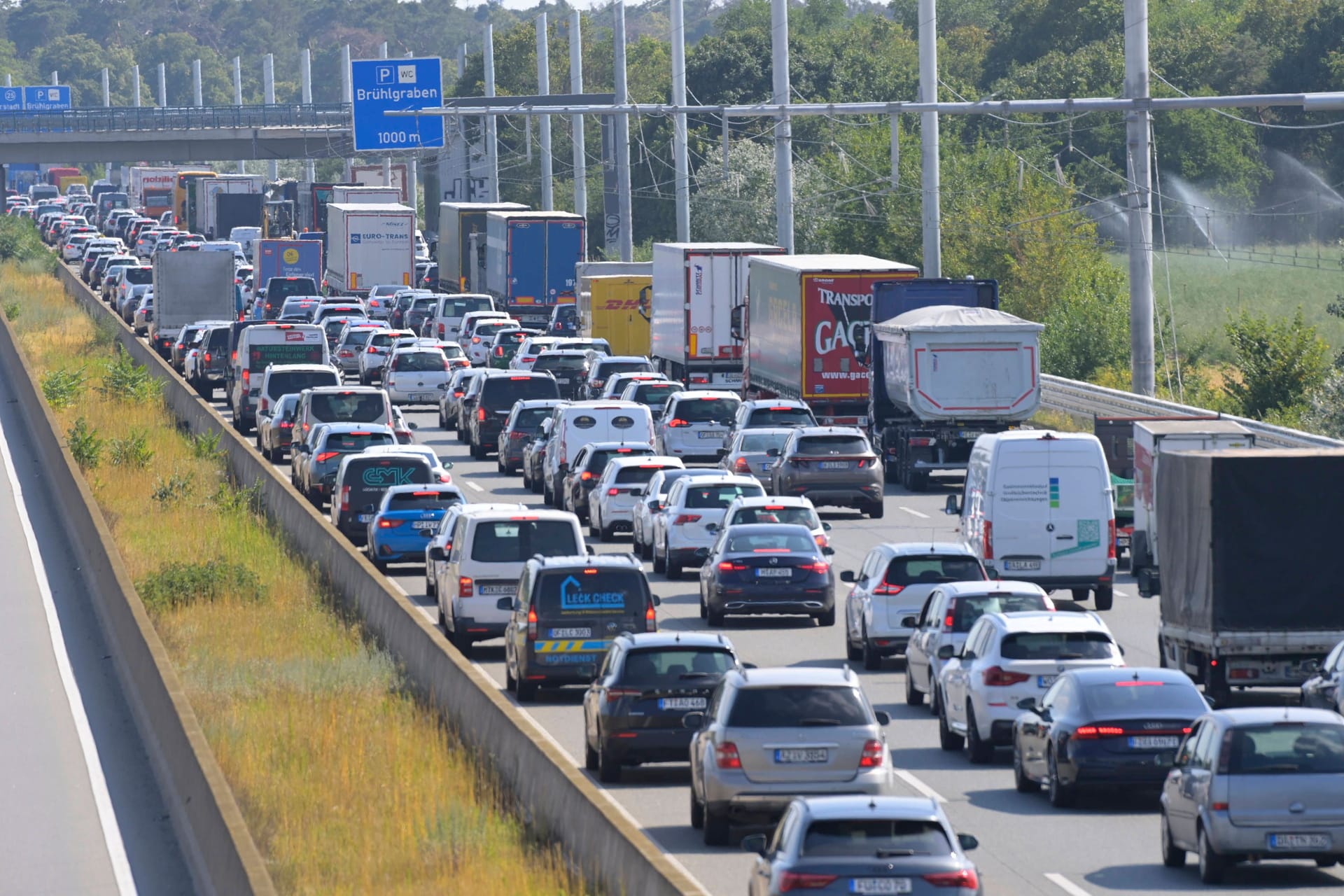 Überall Ferien: In den meisten Bundesländern sind die Schulen geschlossen. Das macht sich auf den Autobahnen bemerkbar.