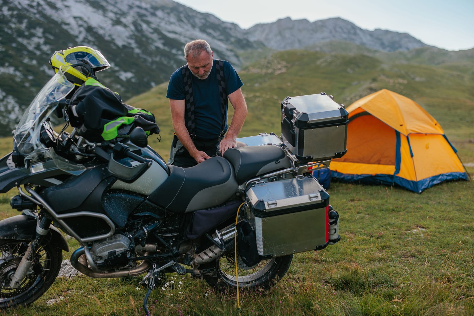 Am Ziel: Damit die Motorradreise auch Spaß macht, sollte das Gepäck gut verstaut sein.