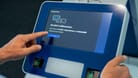 Ein Terminal, an dem Bürger ein biometrisches Foto aufnehmen können: Diese werden derzeit in einigen Bürgerämtern getestet.
